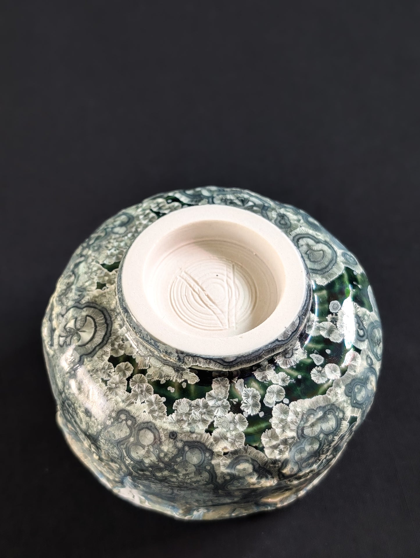 Underside of the 'Tetsuya' chawan, showing the unglazed foot with Robbin Harris’s carved 'V' maker’s mark.