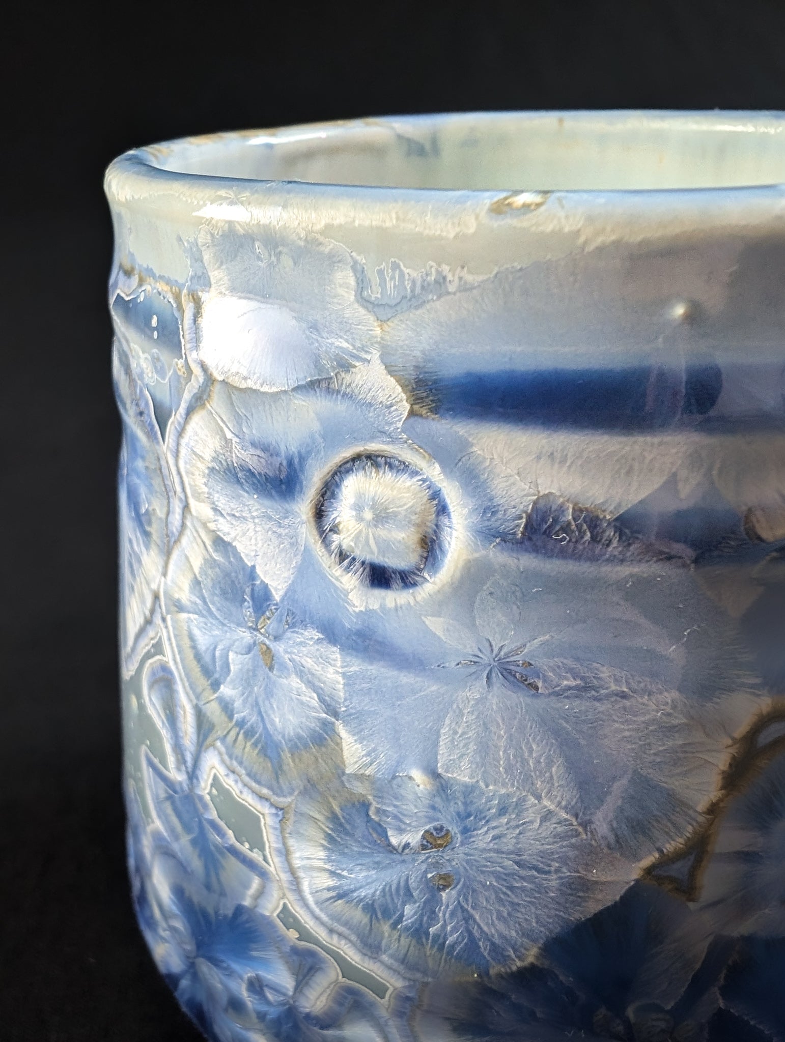 Close up of drum key makers mark on porcelain mug 'Celestial Atlas'.