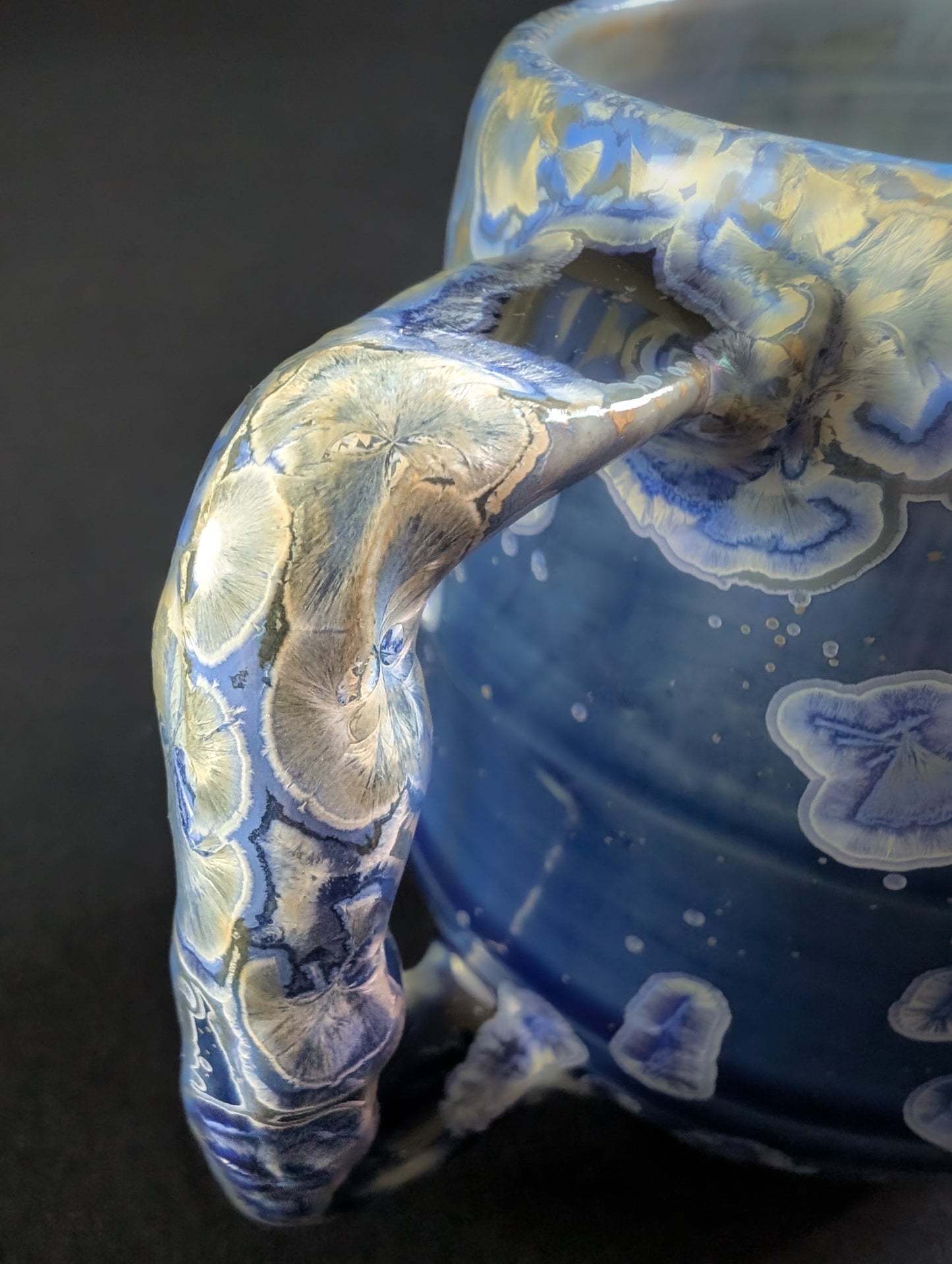 Detailed view of sapphire and white crystalline blooms with gold highlights.