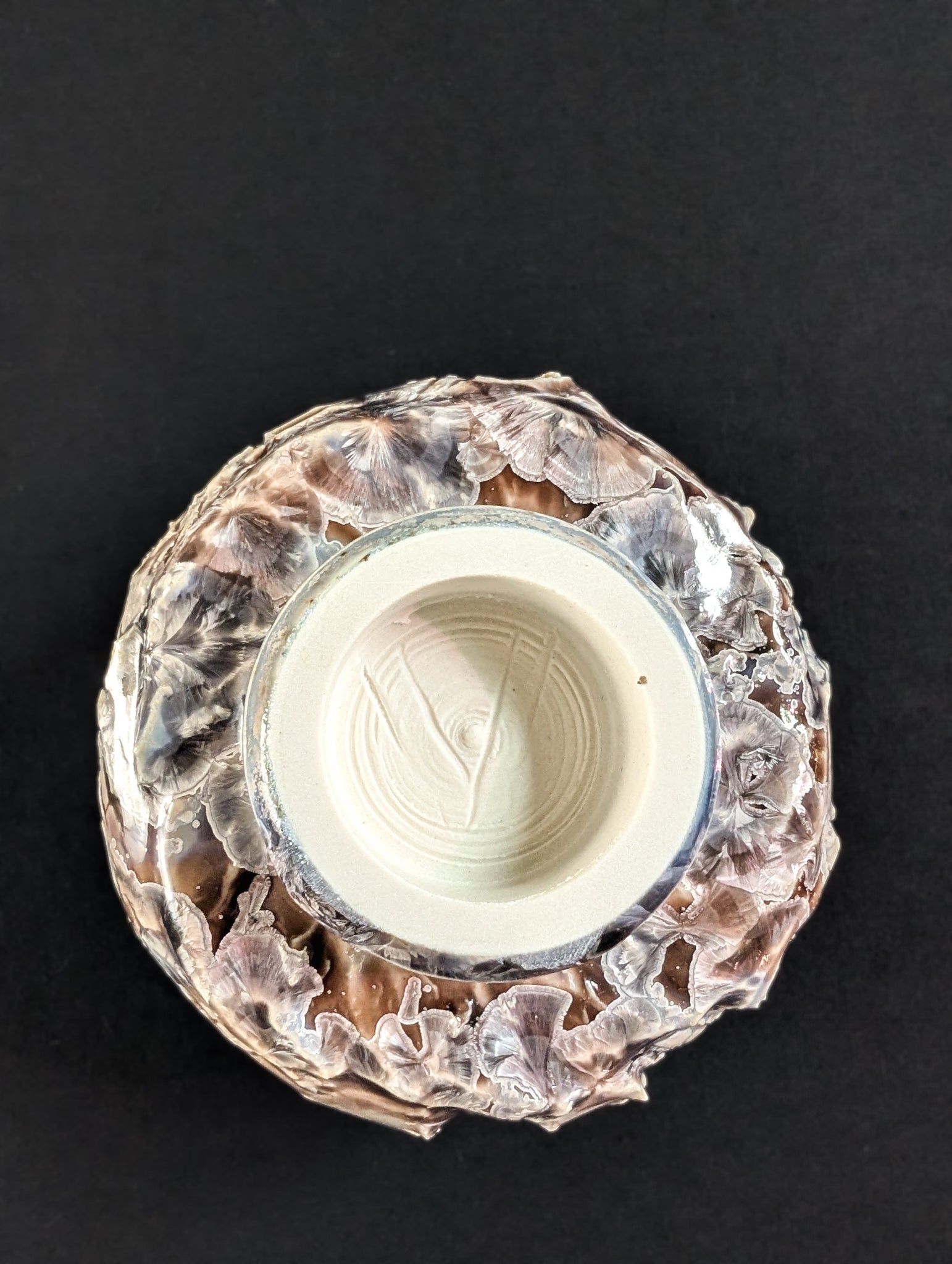 Underside of the 'Rosevault' chawan, with unglazed base and Robbin Harris’s carved 'V' maker’s mark.