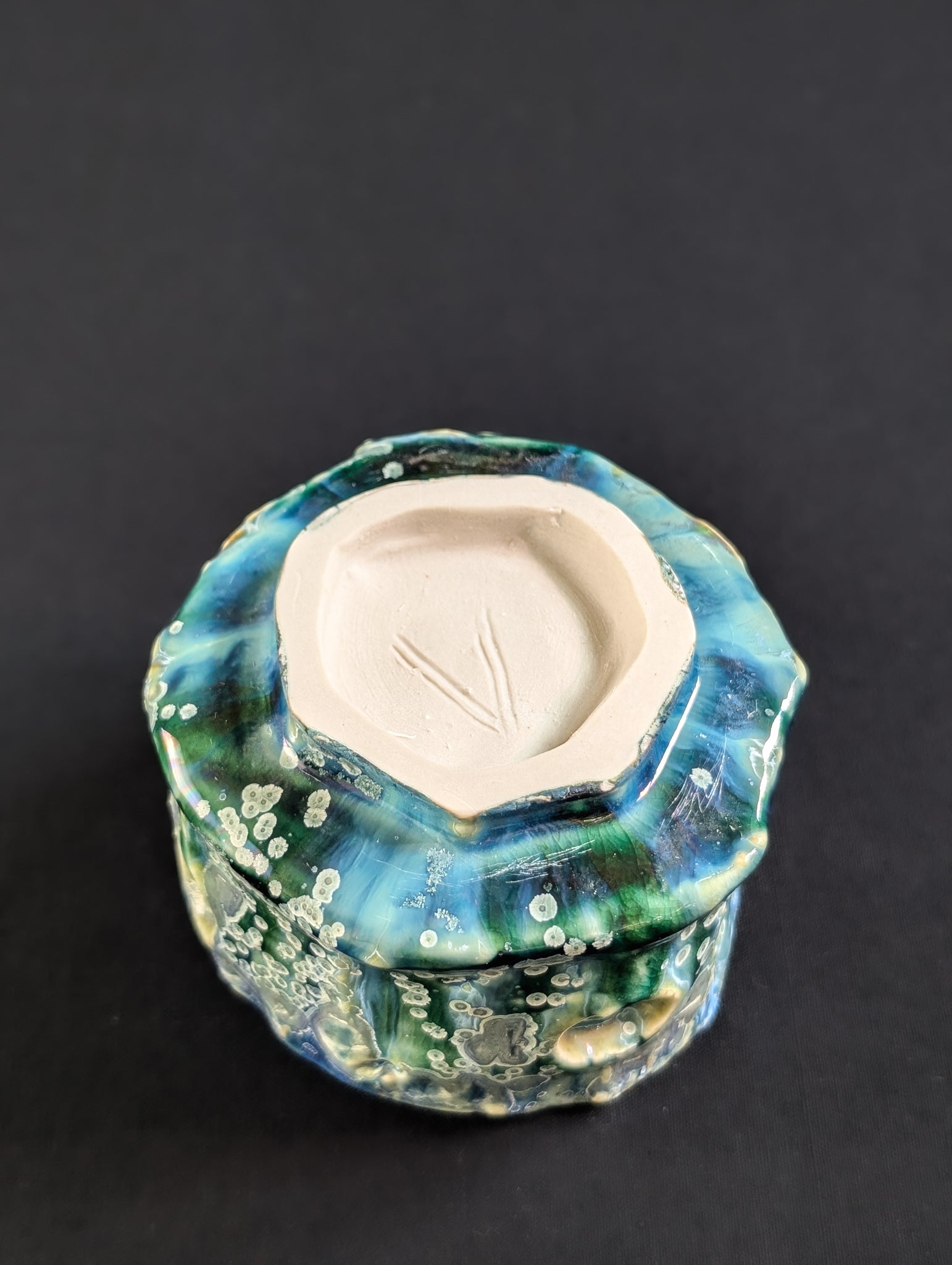 Underside of the 'Rainforest Whisper' chawan, showing unglazed base with carved 'V' maker’s mark.